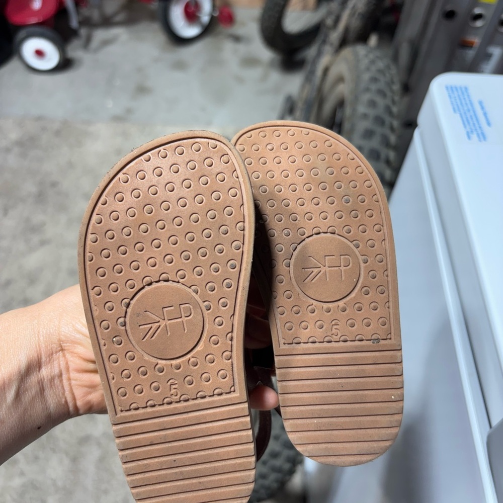 Freshly Picked hard sole size 5 - Picture 2 of 3